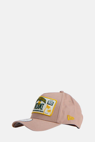 Beige pet van New Era met "Florida Miami 1920" patch met palmboom en geel logo aan de zijkant.