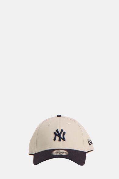 Multi-color pet van NEW ERA met Yankees-logo op de voorkant.