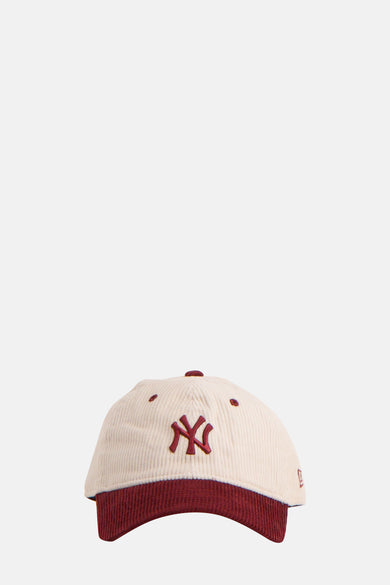 Meerkleurige pet van NEW ERA, met bordeauxrode klep en geborduurde logo.