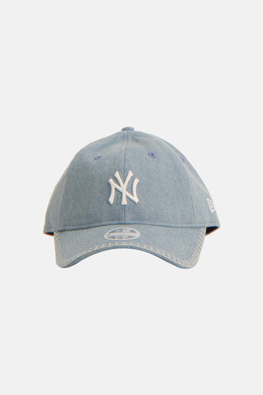 Casquette bleue de NEW ERA, avec un logo New York Yankees brodé.