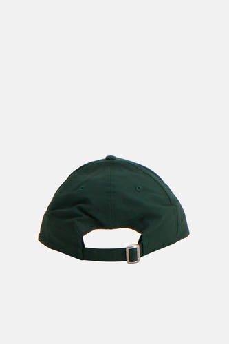 Groene pet van NEW ERA, met een verstelbare band aan de achterkant.
