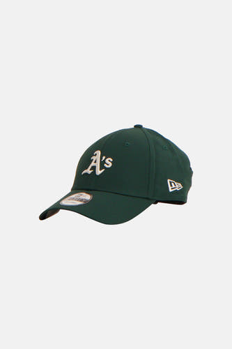 Groene pet van New Era met het Oakland Athletics logo en een gebogen klep.

