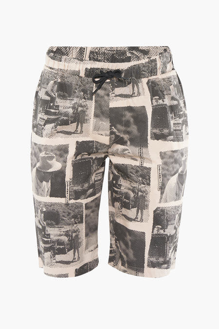 Beige court de CATERPILLAR, avec un motif à points noirs frappant et une corde noire.