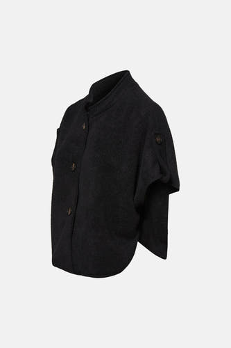 Veste noire de Terra di Siena, tricotée avec fermeture à boutons et manches courtes.