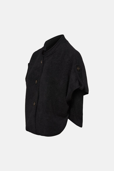 Zwart vest van Terra di Siena, gebreid met knoopsluiting en korte mouwen.