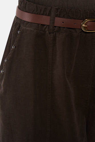 Bruine corduroy 5-pocket broek van Terra di Siena met elastische taille en bruine leren riem met gouden gesp