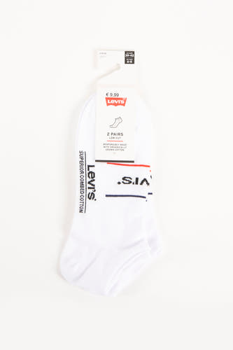 Witte sokken van Levi's, met logo details en een lage snit, verpakt met een prijslabel.