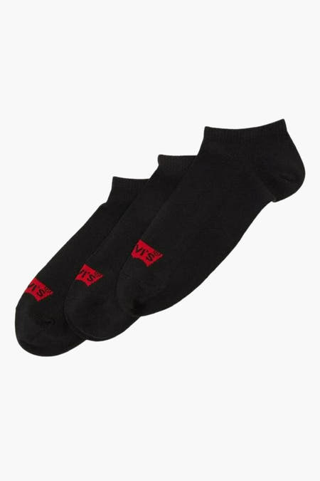 Chaussettes noires de Levi's® Accessories, en un ensemble de trois, avec un logo rouge sur la semelle.