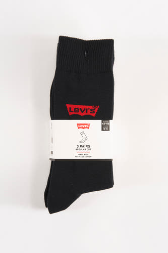 Chaussettes noires de Levi's, emballées avec une étiquette cartonnée contenant des informations sur le produit.
