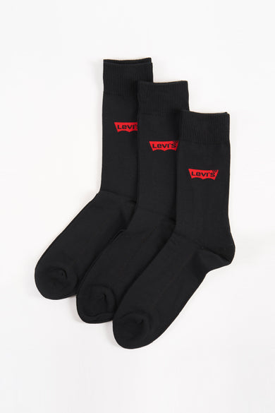 Zwarte sokken van Levi's® Accessories met een rood logo, liggend op een witte achtergrond.