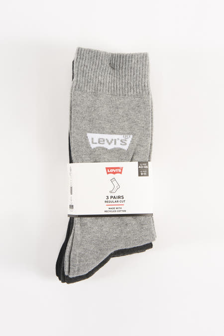 Chaussettes grises de Levi's, emballées par trois paires avec un ruban en papier.