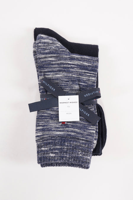 Blauwe gemêleerde sokken van TOMMY JEANS, gestapeld met label en geschenkkaartje, bovenaanzicht