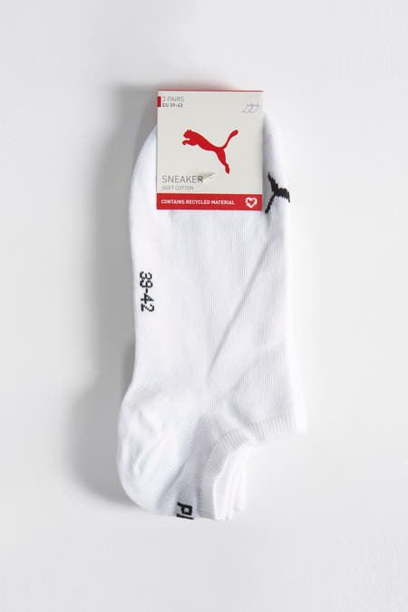 Chaussettes blanches de PUMA, emballées avec étiquette, en taille 39-42 et logo.