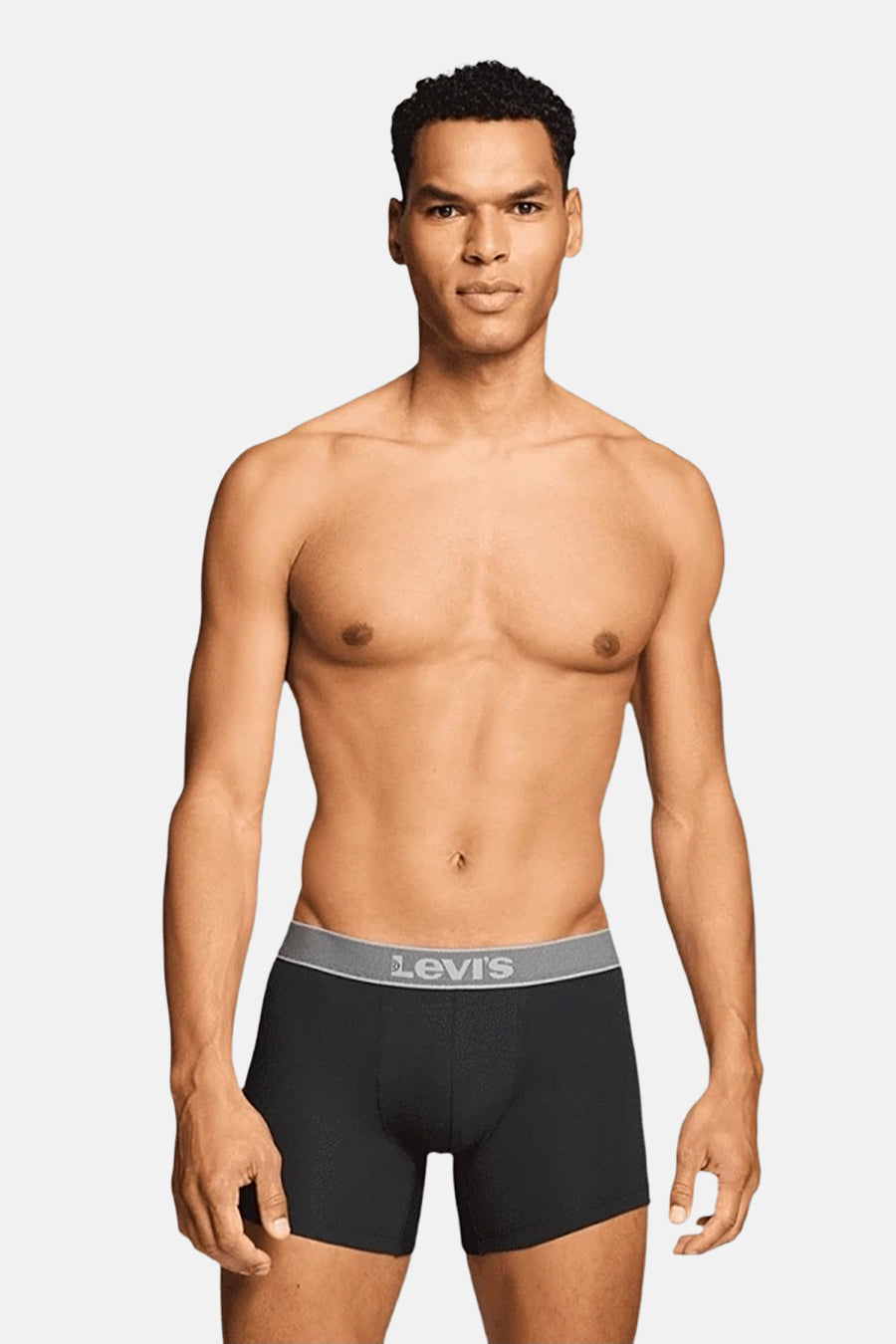 Boxer short noir de Levi's avec ceinture grise à logo sur fond blanc.