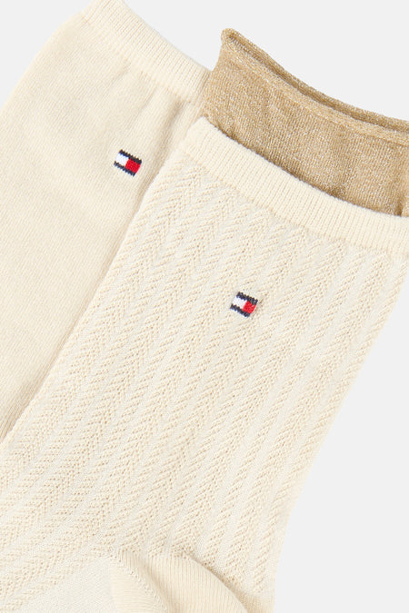Chaussettes beiges TOMMY JEANS avec logo et un bord scintillant doré.