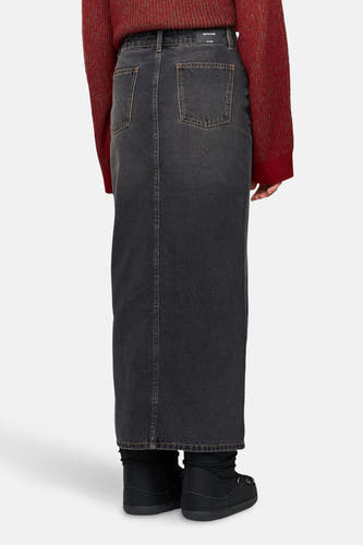 Lange rok van donkergrijs denim van 24 colours, met achterzakken en lange, rechte pasvorm.
