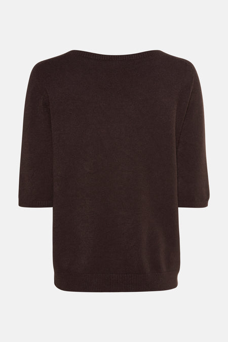Pull marron avec col rond de Terra di Siena, texture tricotée lisse.