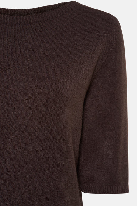 Pull marron avec col rond de Terra di Siena, doté d'une fine texture triquée.