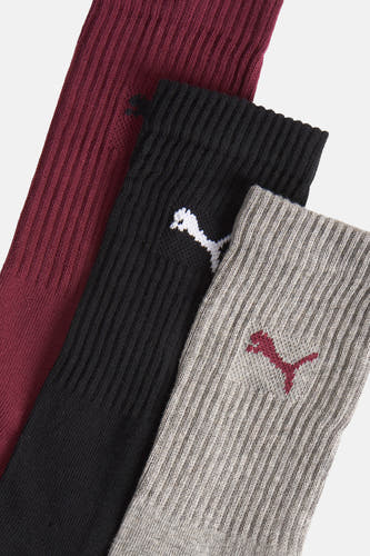 Multicolor sokken van PUMA, met een geribbelde textuur en geborduurd logo in verschillende kleuren.
