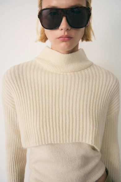 Witte coltrui van MANGO, cropped model met een fijne ribstructuur.