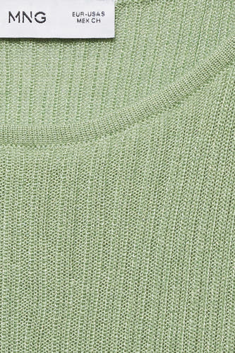 Groene trui met ronde hals van MANGO, met een fijn gebreide textuur en subtiele ribbels.
