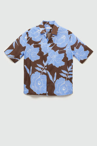 Bruin bloemenoverhemd van MANGO, met blauwe bloemmotieven en korte mouwen.