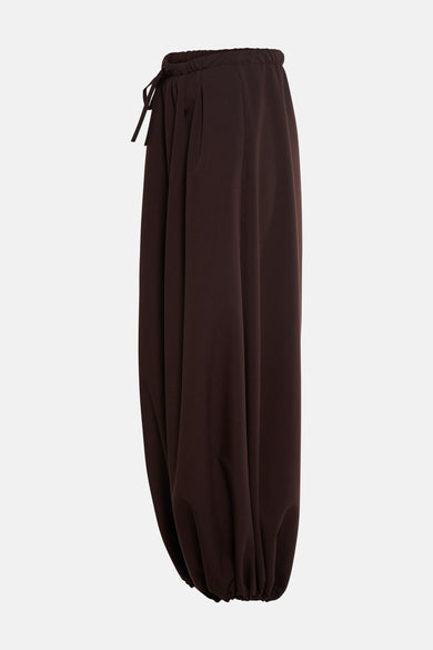 Pantalon marron de Terra di Siena, avec une coupe décontractée et une ceinture élastique avec cordon.