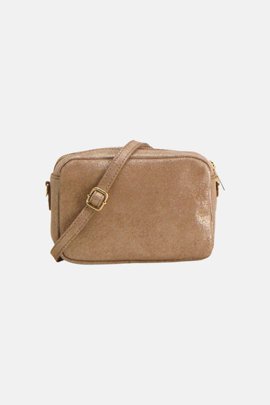 Taupe schoudertas van Access® met glinsterende textuur, verstelbare riem met gouden gesp en ritssluiting.