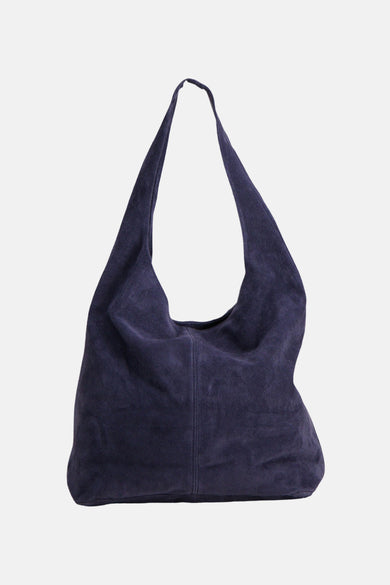 Donkerblauwe suède schoudertas van Access® in een slouchy hobo-stijl met verticale stiksels.