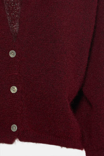 Bordeaux gilet van fijn geweven wol met zilveren knopen, van Terra di Siena, close-up voorzijde