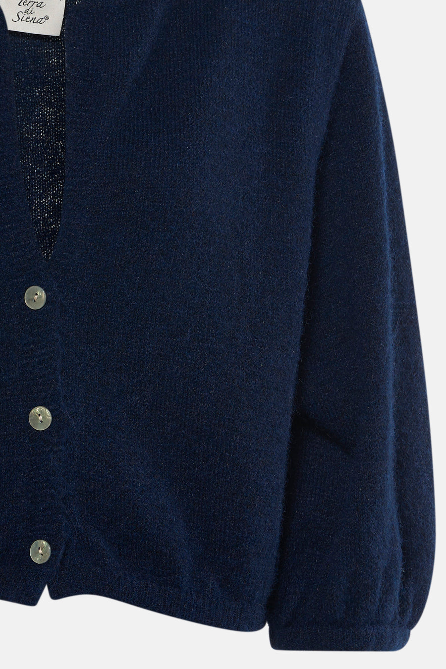 Donkerblauwe gilet van Terra di Siena met zachte textuur en glanzende knopen, close-up voorzijde