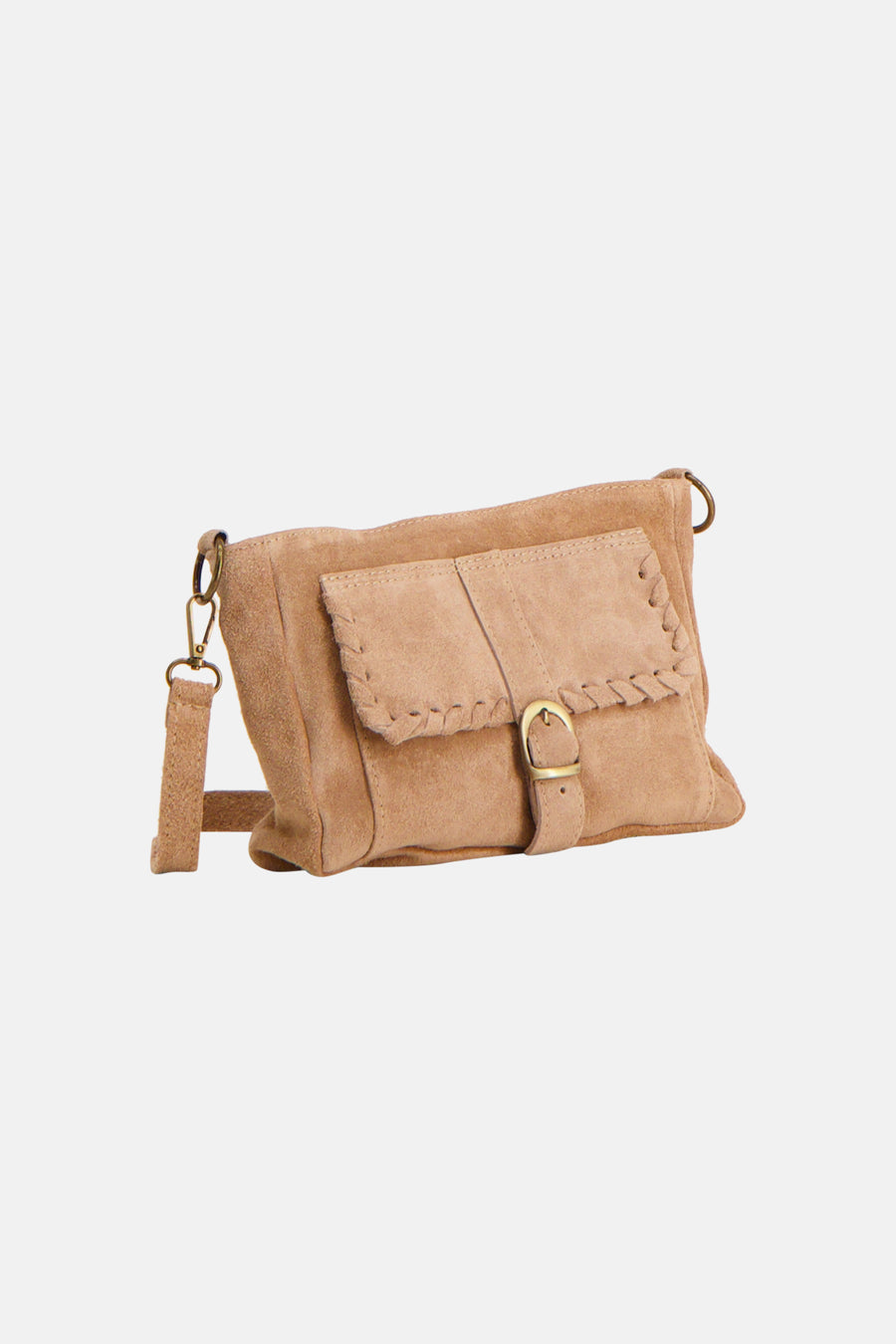 Beige suède schoudertas van Access® met klep met vlechtwerk en goudkleurige gesp, schuin gepositioneerd.