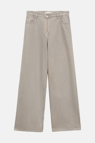 Pantalon beige de MANGO avec une fermeture éclair verticale et des jambes larges.