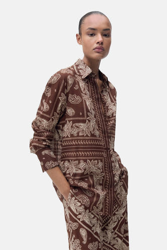 Bruin overhemd met lange mouwen van MANGO, voorzien van een paisley motief en knoopsluiting.