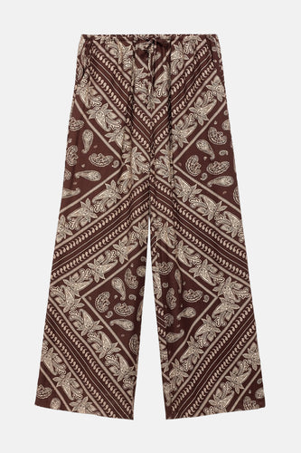 Bruine, wijde broek met paisleyprint.
