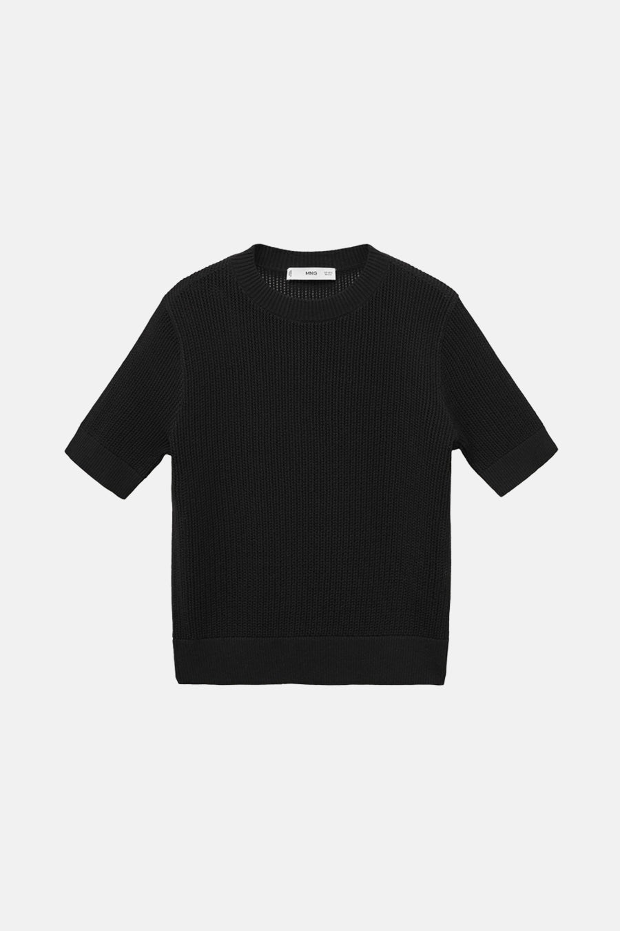 Zwarte gebreide trui met korte mouwen.
