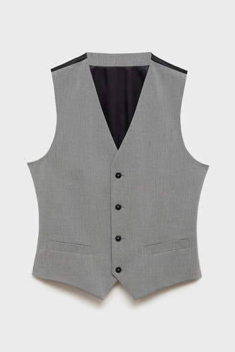 Gilet gris MANGO avec quatre boutons et des poches passepoilées discrètes à l'avant.