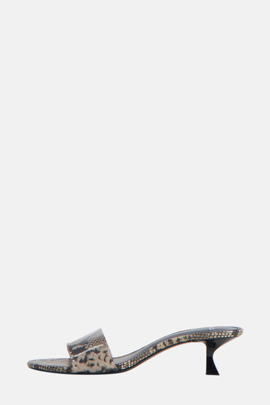 Beige sandalen van MANGO met slangenprint en een elegante, kleine hak.