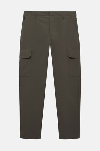 Pantalon vert de MANGO, avec des poches cargo et un motif uni.