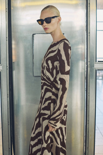 Kleedje met lange mouwen - bruin - MANGO