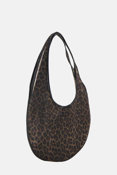 Bruine handtas van MANGO met luipaardprint en zwarte rand, weergegeven in een schuine positie.
