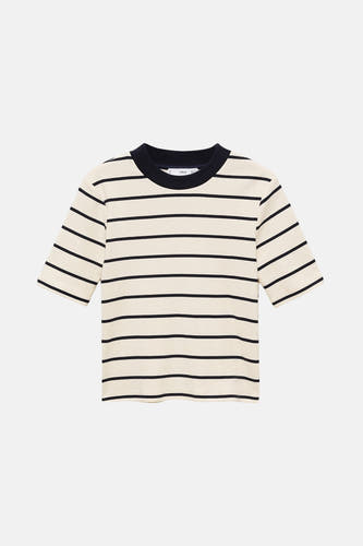 Wit gestreept T-shirt (korte mouwen) van MANGO, met een ronde halslijn en donkerblauwe accenten.