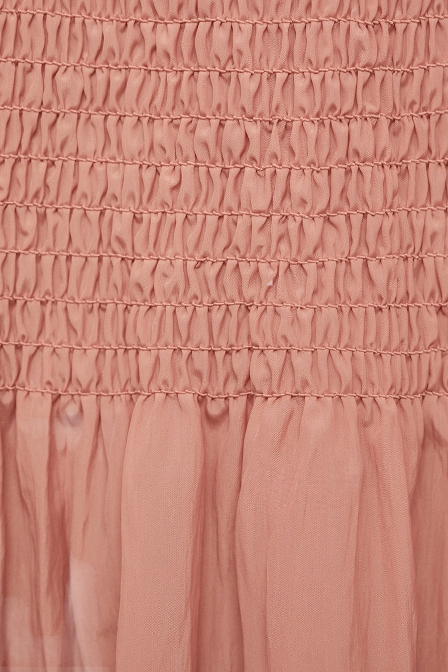 Roze rok van MANGO, met smockwerk en een doorschijnende stof.