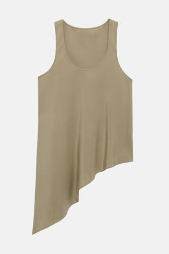 Blouse khaki sans manches de MANGO, avec une encolure asymétrique et une encolure ronde.