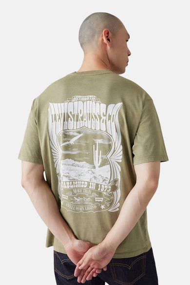 Kaki T-shirt met korte mouwen van Levi's, met grafische print op de rug.