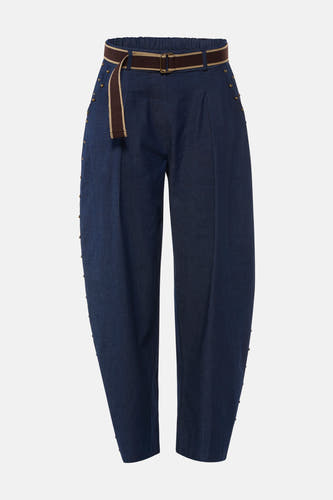 Donkerblauwe special fit jeans van Terra di Siena met goudkleurige studs en bruine riem, front view