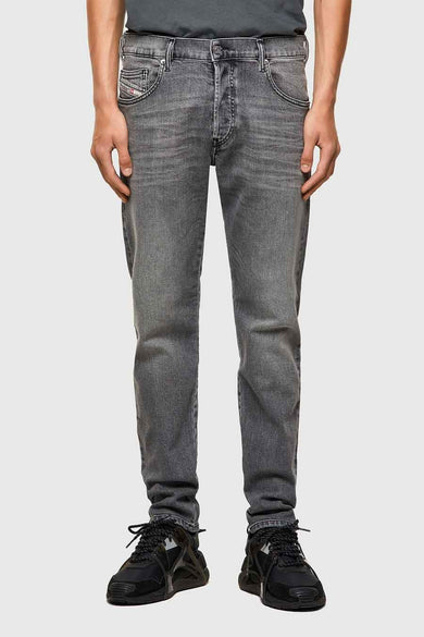 Jean &agrave; coupe carrot - gris