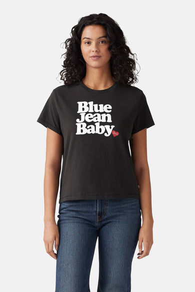 Grijs T-shirt met korte mouwen van Levi's® met een opdruk en een rode hartje.