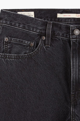 Donkergrijze straight jeans van Levi's, met zakken en een knoopsluiting.
