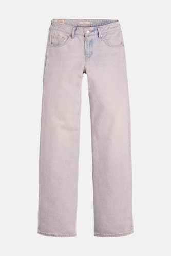 Lichtroze colorbroek van Levi's® met rechte pijpen en lichte wassing.